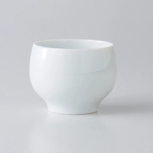 西海陶器:茶のプロのための白磁ティーカップ 丸 - 175 ml