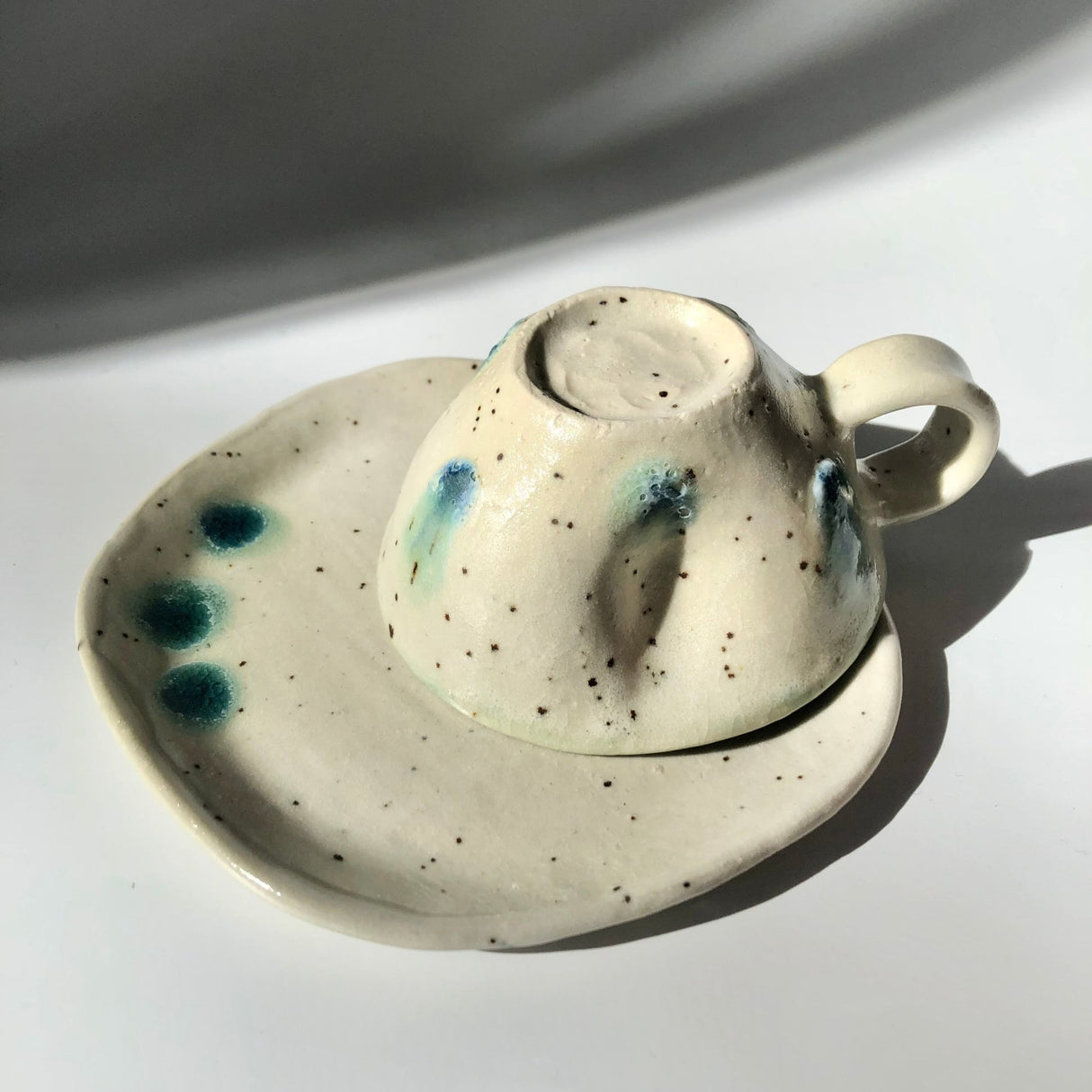 Hiroshi Hirai: Heart Shaped Cup & Saucer Set, Green Accents - tokinari.live