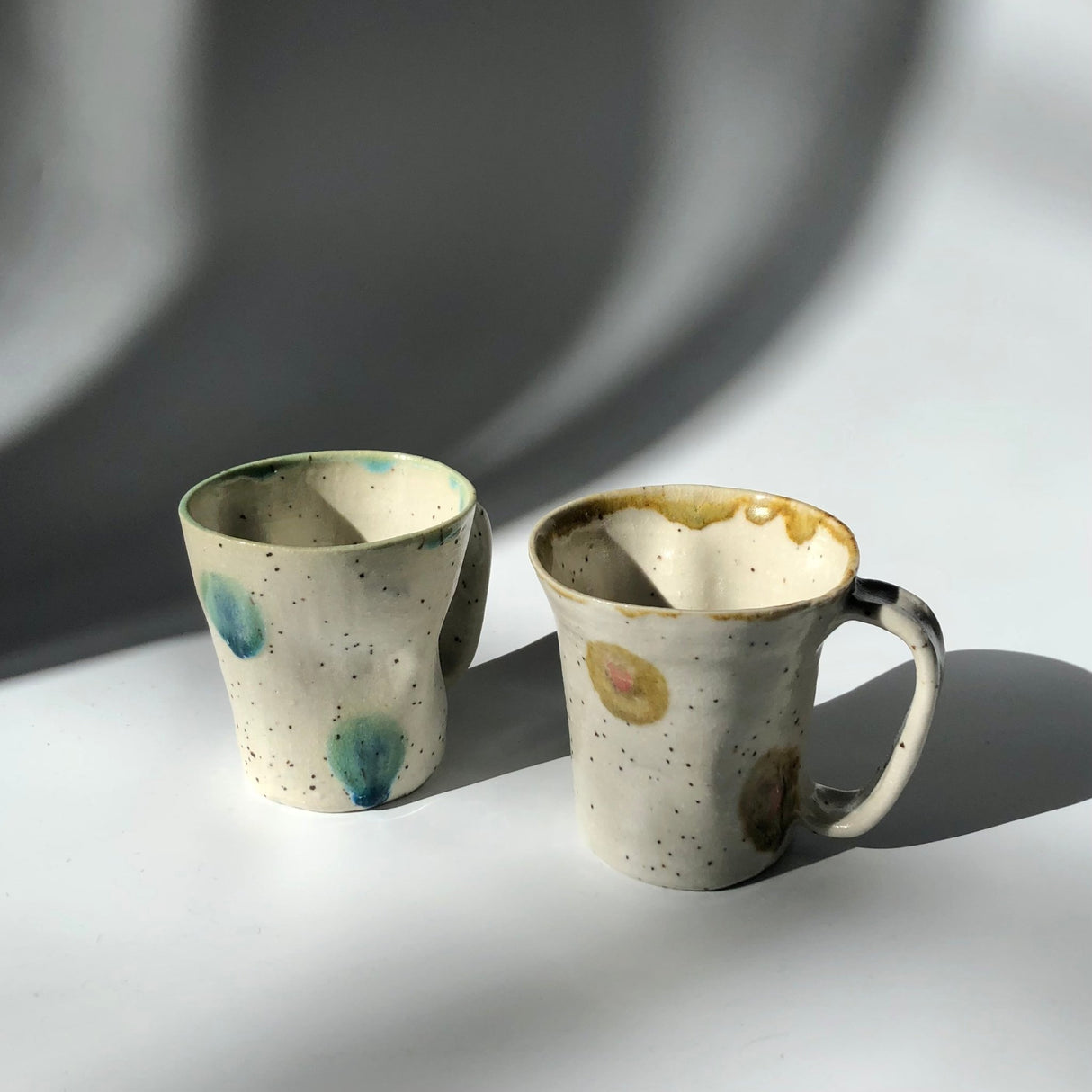 Hiroshi Hirai: Heart Shaped Mug Cup, Yellow Accents - tokinari.live