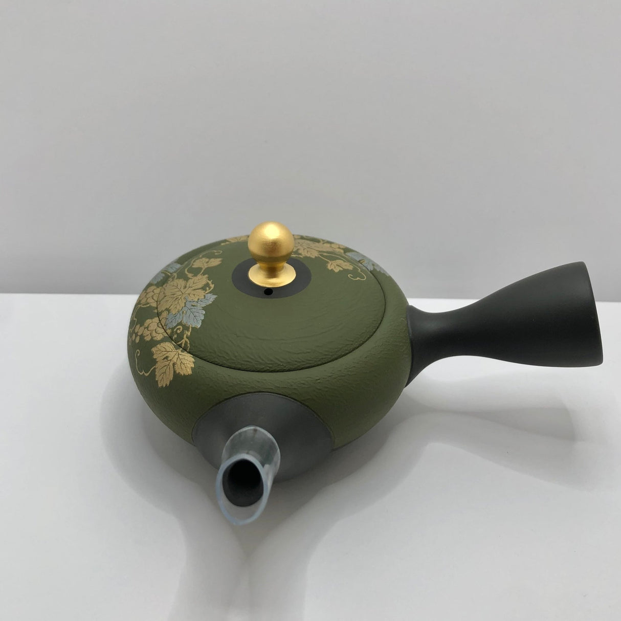 Isobe Ceramics se107: Tokoname Kyusu Golden Grapes Motif by Shouhou 250 ml 金葡萄 - tokinari.live