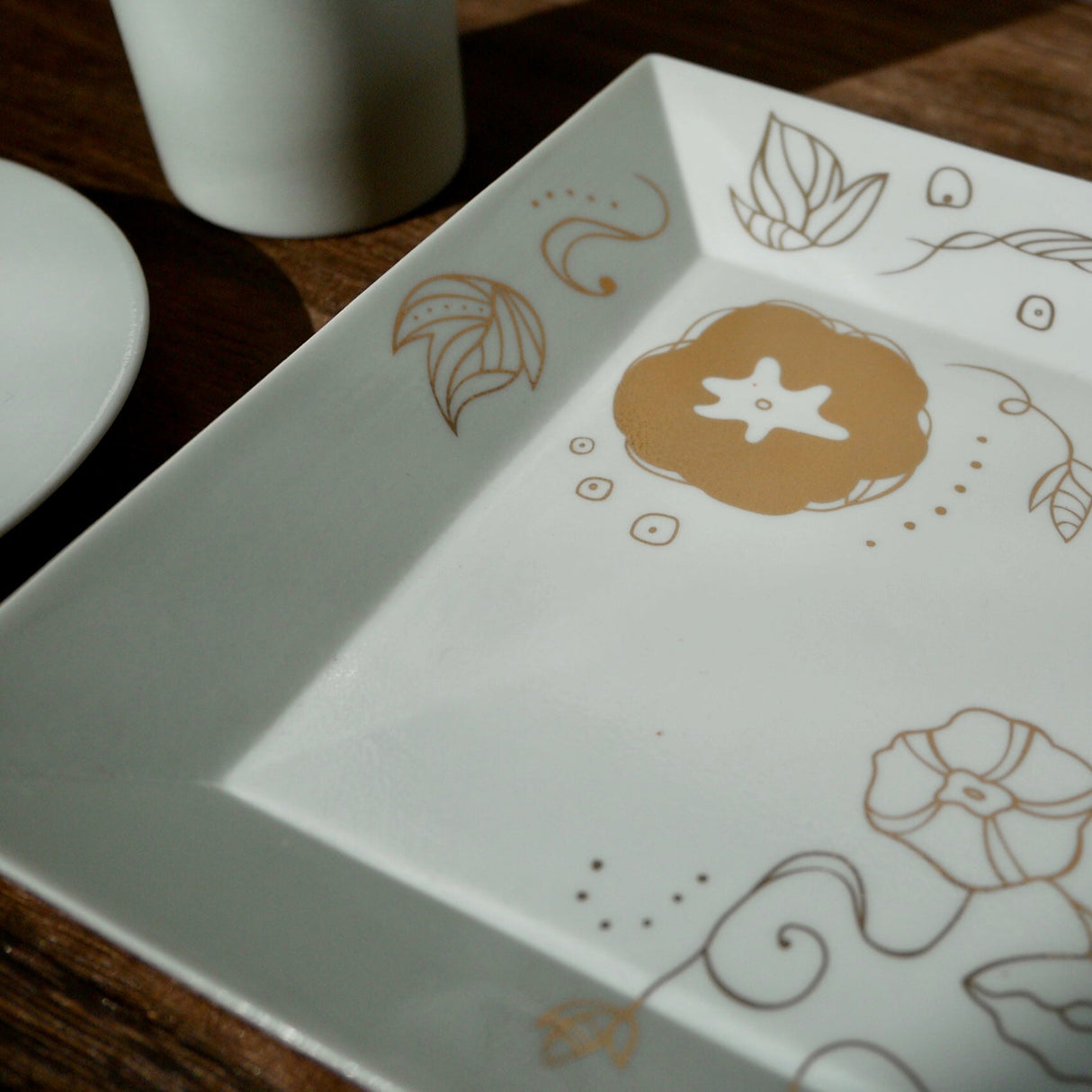 Kamigata Ryugi: Haiku Series Plate Set, Gold - tokinari.live