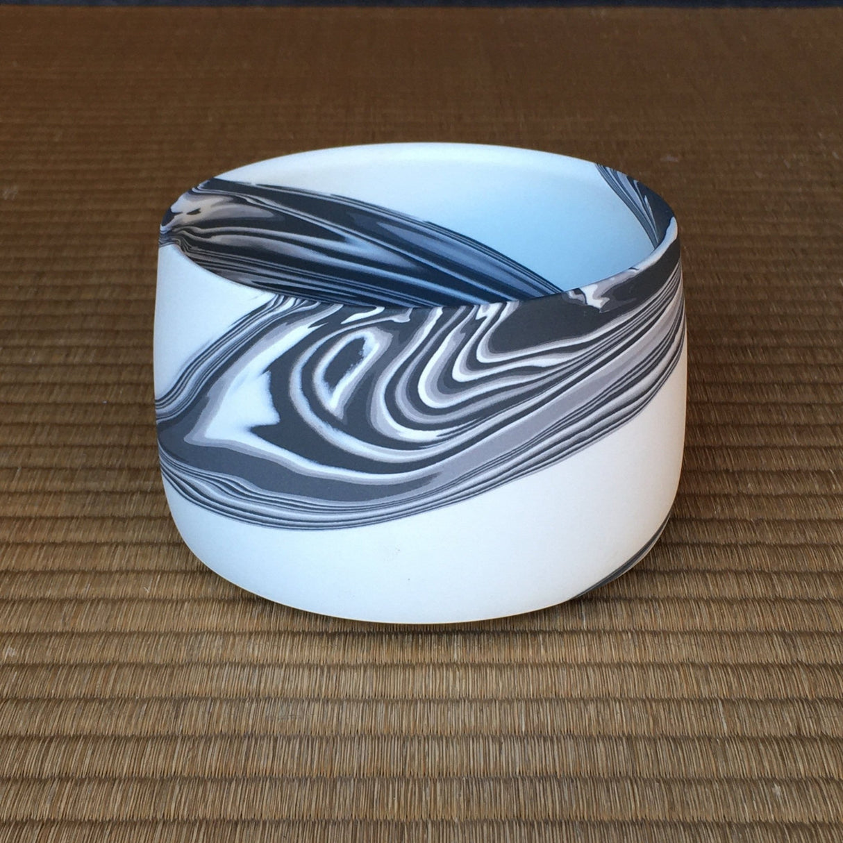 Shinro Yamamoto: Marble Porcelain Matcha Bowl 800 - tokinari.live