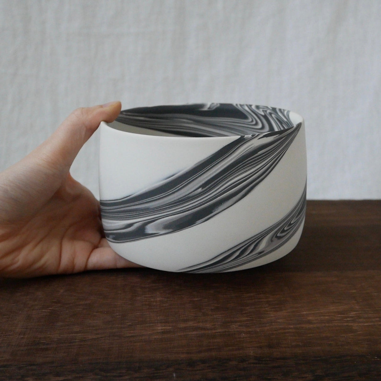 Shinro Yamamoto: Marble Porcelain Matcha Bowl 800 - tokinari.live