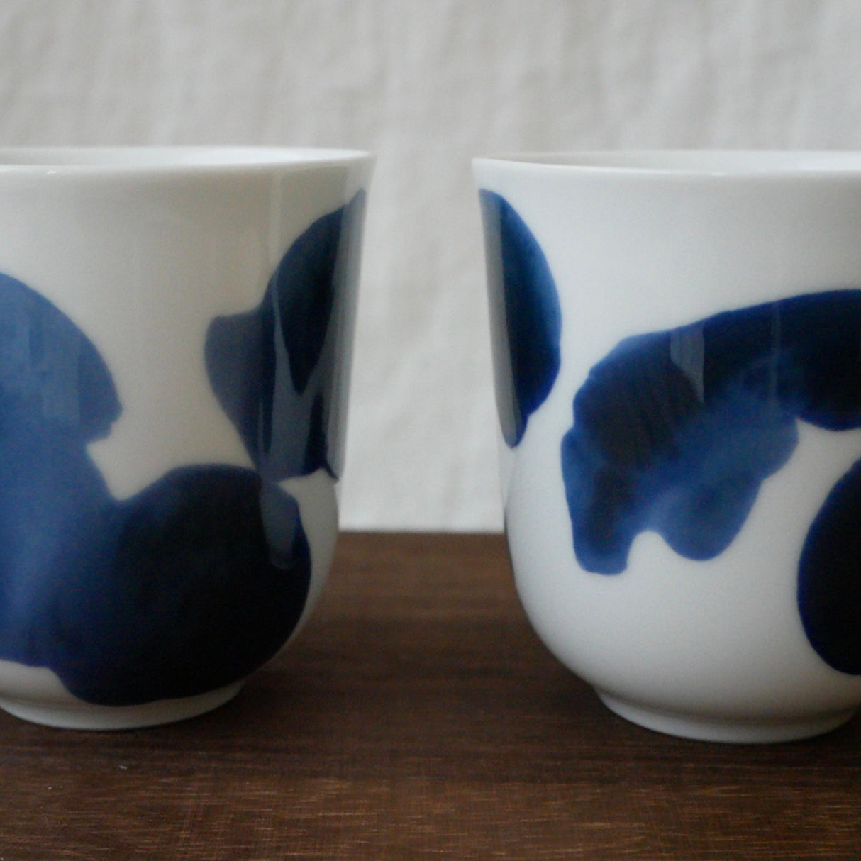 Yamani - Miyama Tableware: Blue Ink White Paired Mugs - tokinari.live