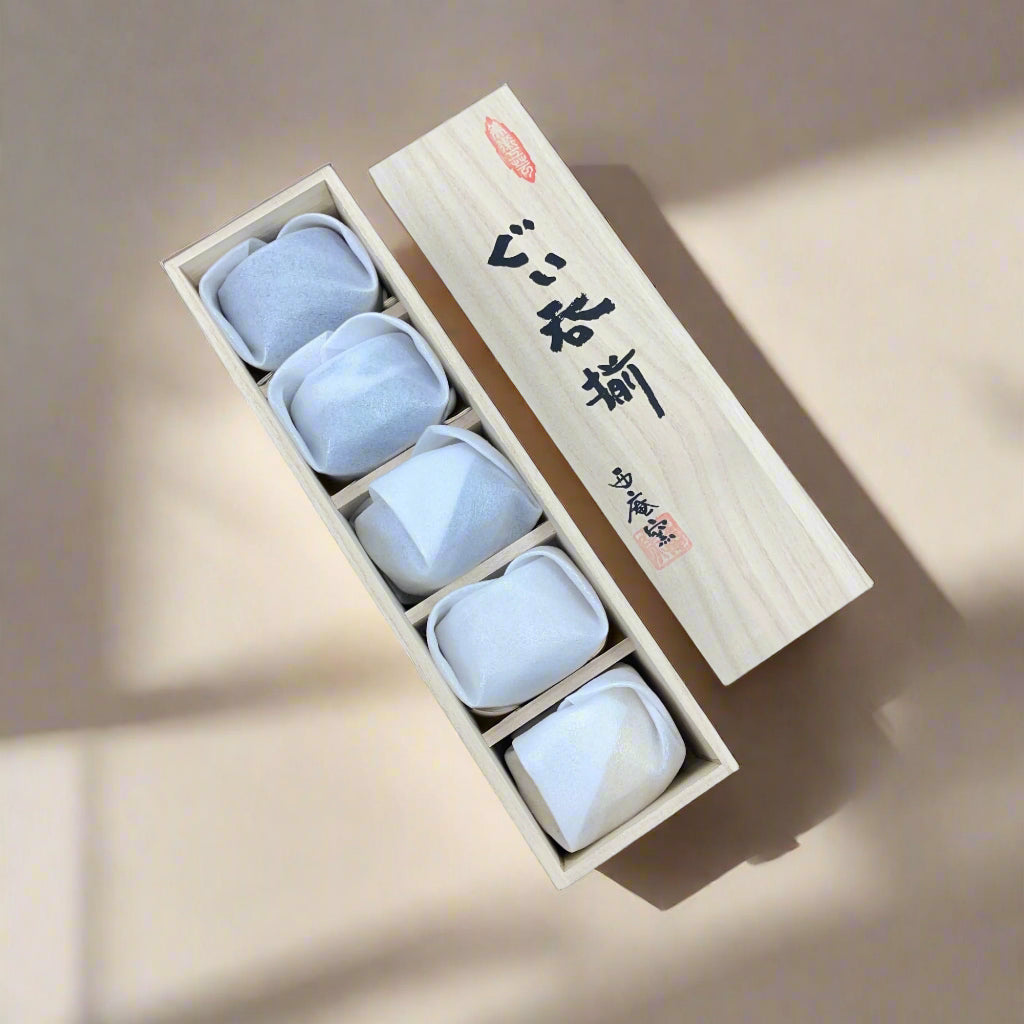 青安窯：手造り美濃焼 ぐい呑5個セット 木箱付き 手造り五様ぐい呑揃い