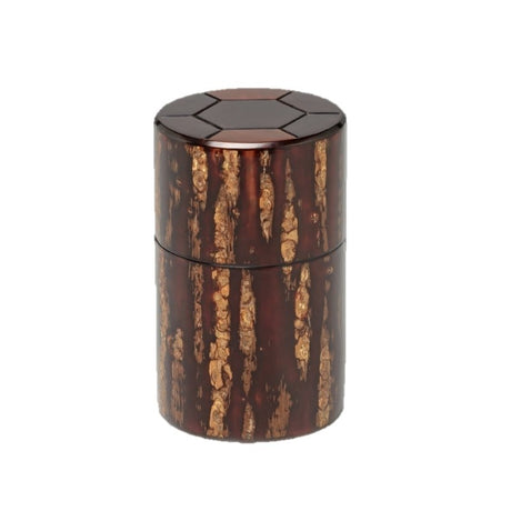 Fujiki Denshiro: Sakura Bark Tea Canister Turtle Shell Engraving by Arakawa Keitaro 総皮茶筒 天亀甲（荒川慶太郎　作） - tokinari.live