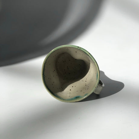 Hiroshi Hirai: Heart Shaped Mug Cup, Green Accents - tokinari.live