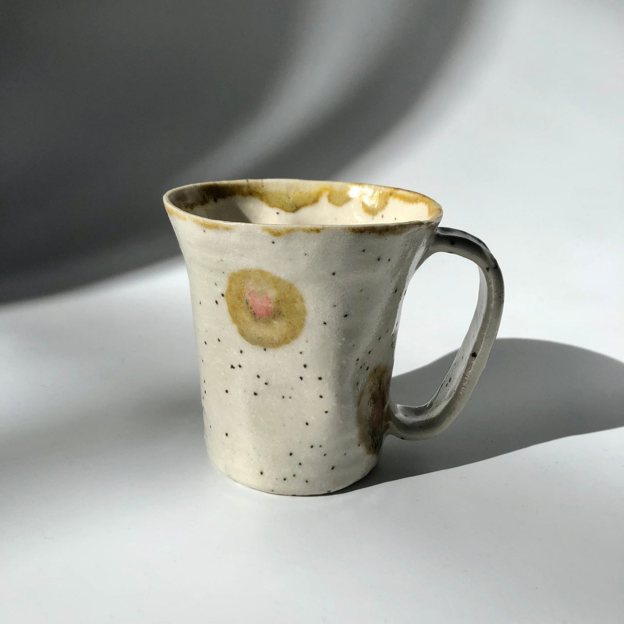 Hiroshi Hirai: Heart Shaped Mug Cup, Yellow Accents - tokinari.live