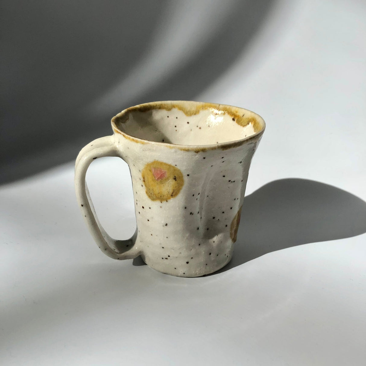 Hiroshi Hirai: Heart Shaped Mug Cup, Yellow Accents - tokinari.live