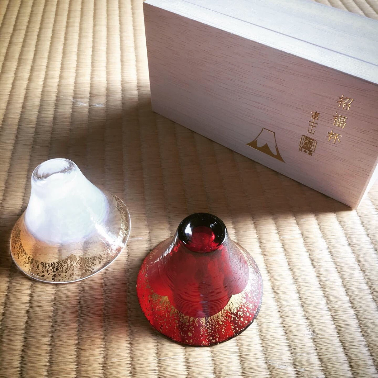 Kimoto Glass: Shofukuhai Mt. Fuji Gold Red and Gold White - tokinari.live