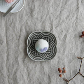 Oda Pottery: Wagashi Plate Gray (10.5 cm) - tokinari.live