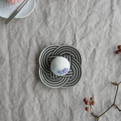 Oda Pottery: Wagashi Plate Gray (10.5 cm) - tokinari.live