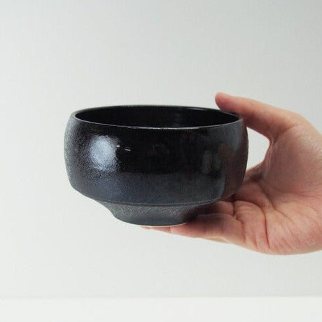 Saikai Ceramics: Hakuwan - Wabikuro, Black Porcelain Matcha Bowl with Gift Box - tokinari.live