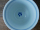Saikai Ceramics: Red Trim, White Porcelain Yunomi Tea Cup with Blue Accents 150 ml - tokinari.live
