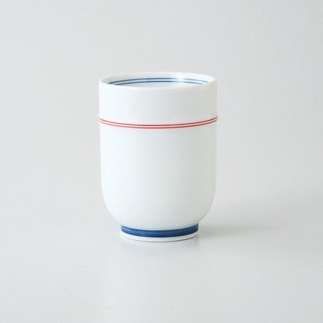 Saikai Ceramics: Red Trim, White Porcelain Yunomi Tea Cup with Blue Accents 150 ml - tokinari.live