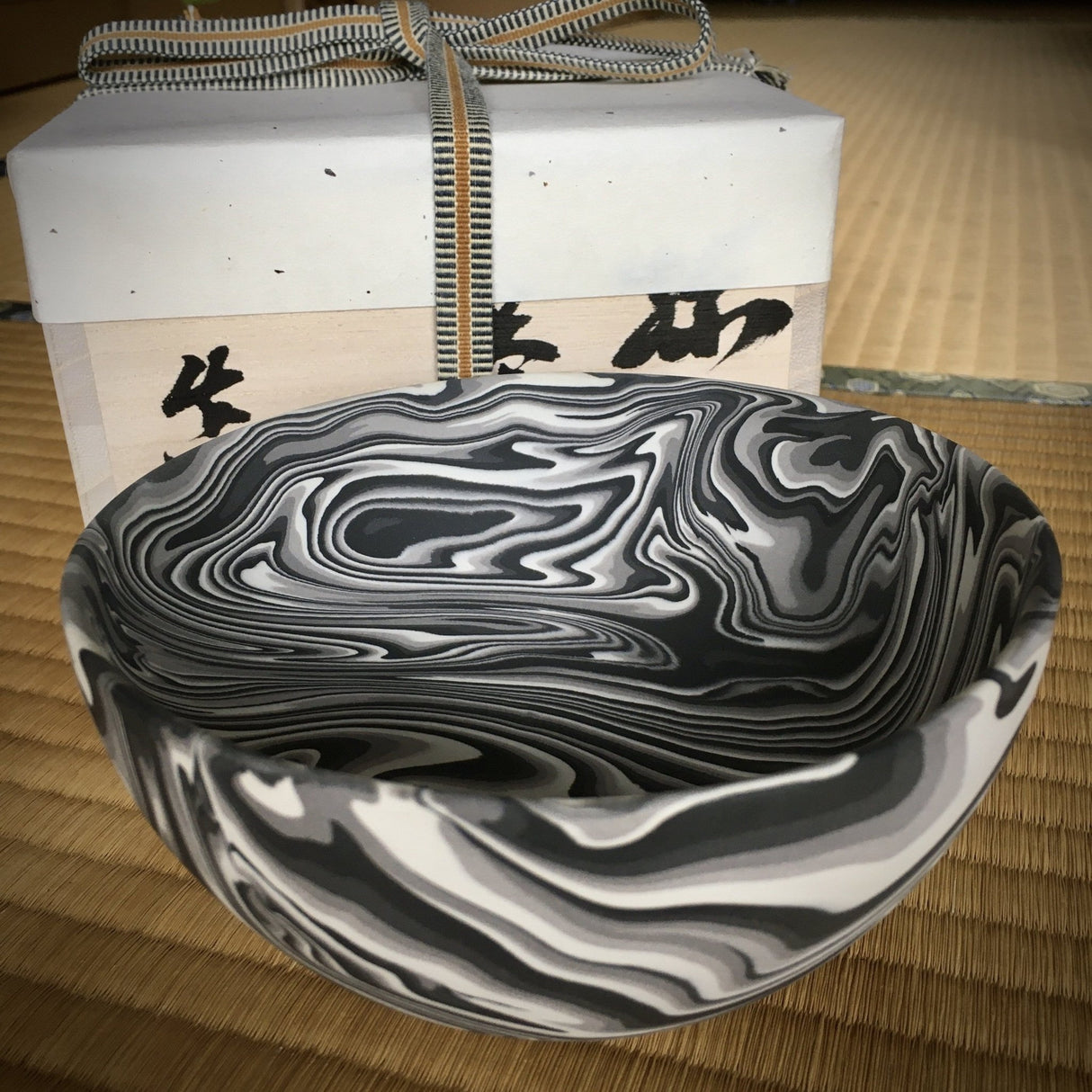 Shinro Yamamoto: Marble Porcelain Matcha Bowl 650 - tokinari.live
