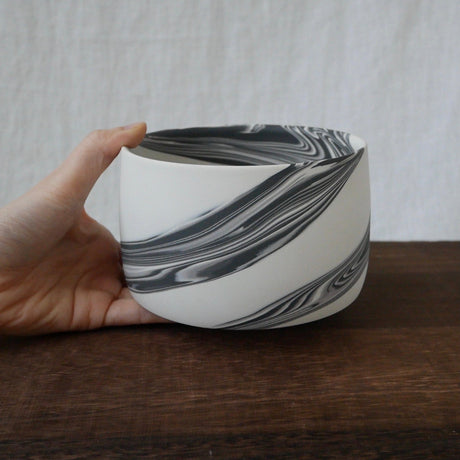 Shinro Yamamoto: Marble Porcelain Matcha Bowl 800 - tokinari.live