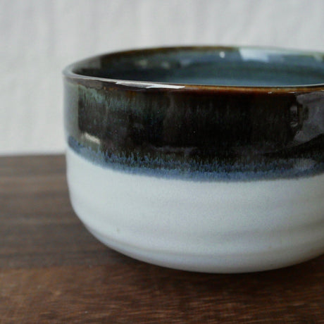 Yamaki Ikai M2034: Toho Blue Yohen Matcha Tea Bowl 唐峰紺窯変抹茶碗 - tokinari.live