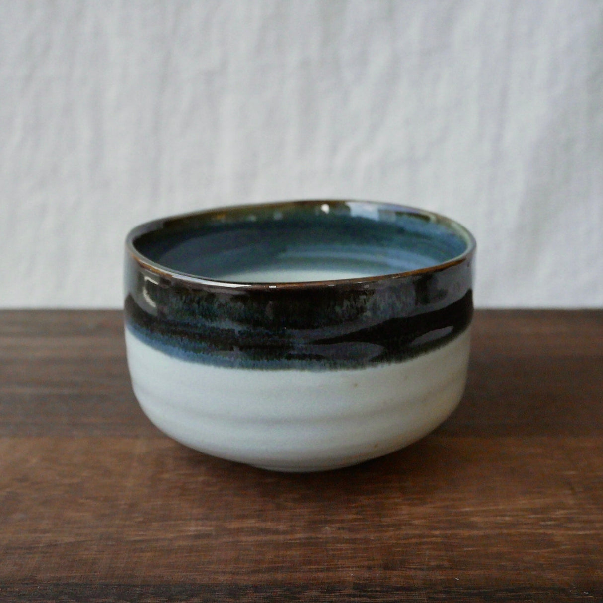 Yamaki Ikai M2034: Toho Blue Yohen Matcha Tea Bowl 唐峰紺窯変抹茶碗 - tokinari.live