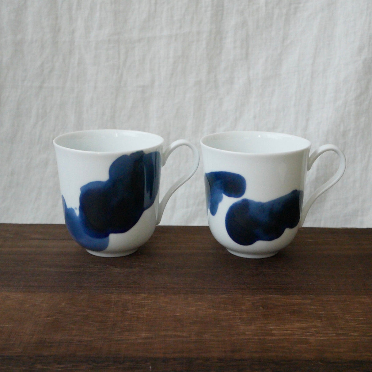 Yamani - Miyama Tableware: Blue Ink White Paired Mugs - tokinari.live