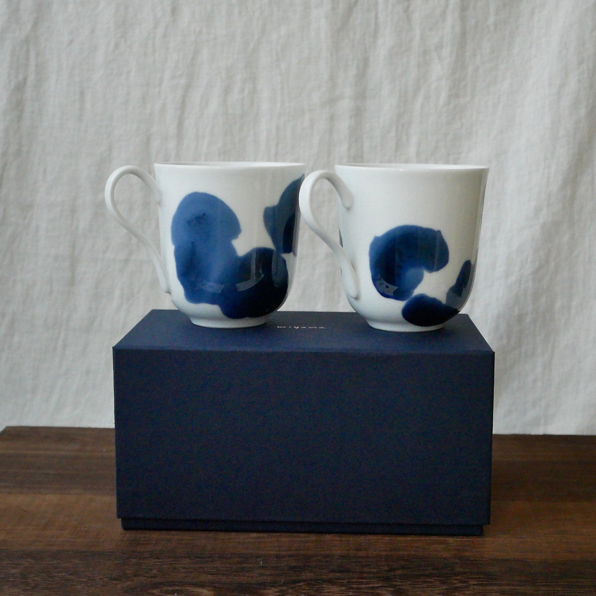 Yamani - Miyama Tableware: Blue Ink White Paired Mugs - tokinari.live