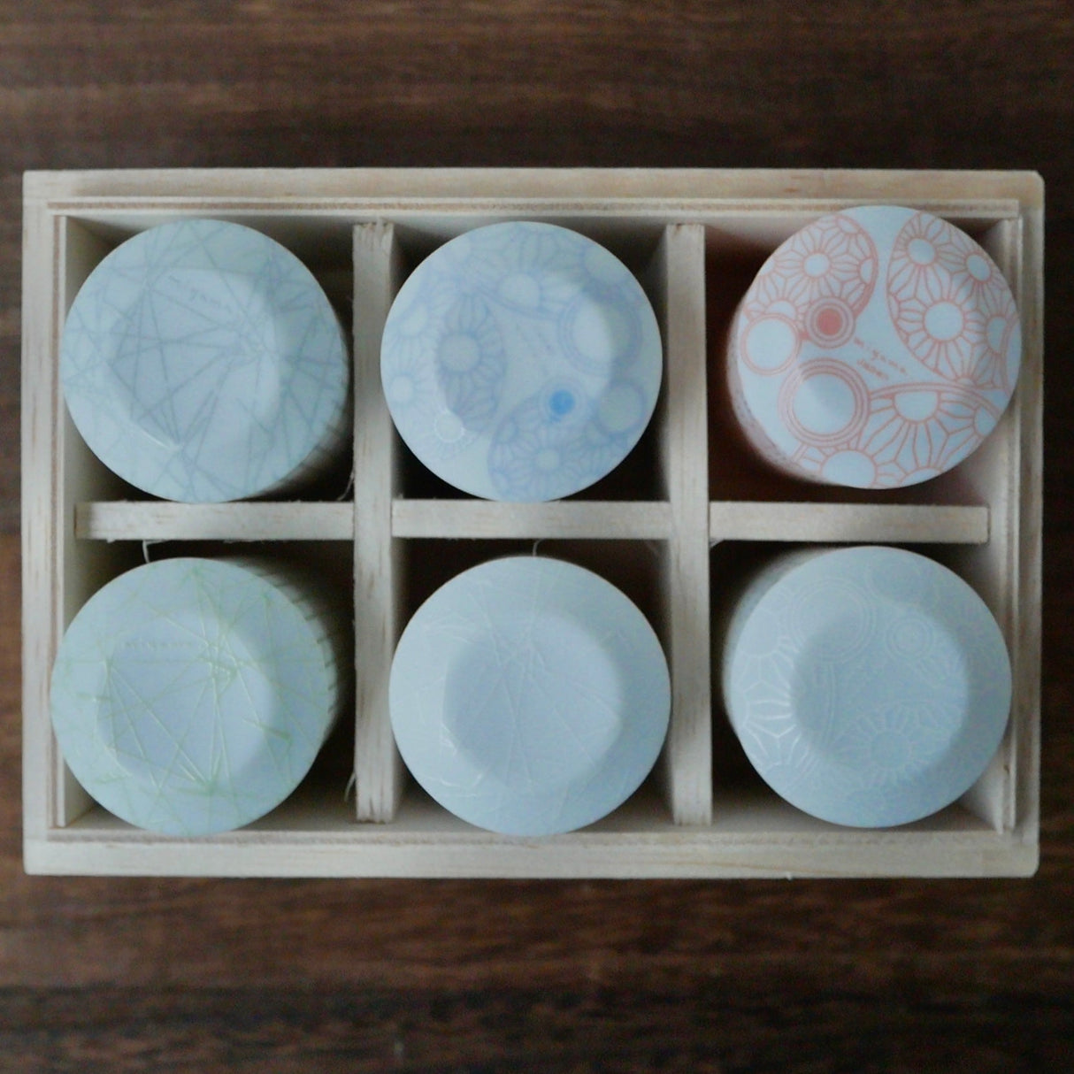 Yamani - Miyama Tableware: Sasasa Guinomi Shot Glass 6-Piece Set with Wooden Gift Box - tokinari.live