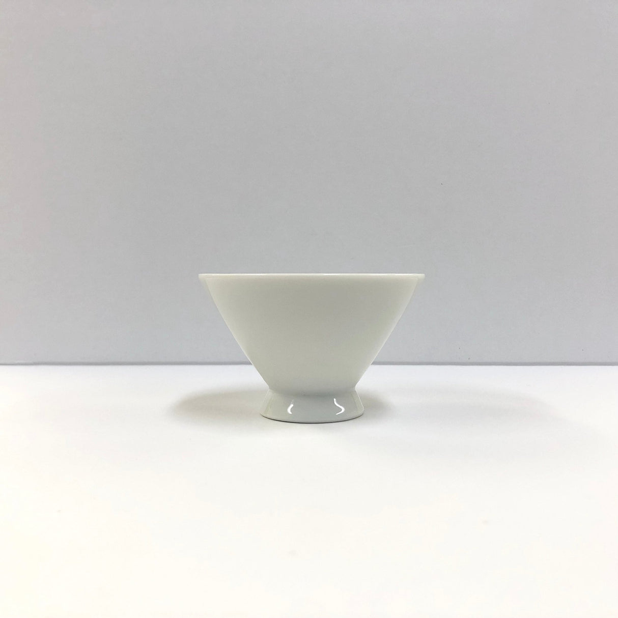 Yamatane: Tea Professional's White Porcelain Tea Cup - Asagao - tokinari.live