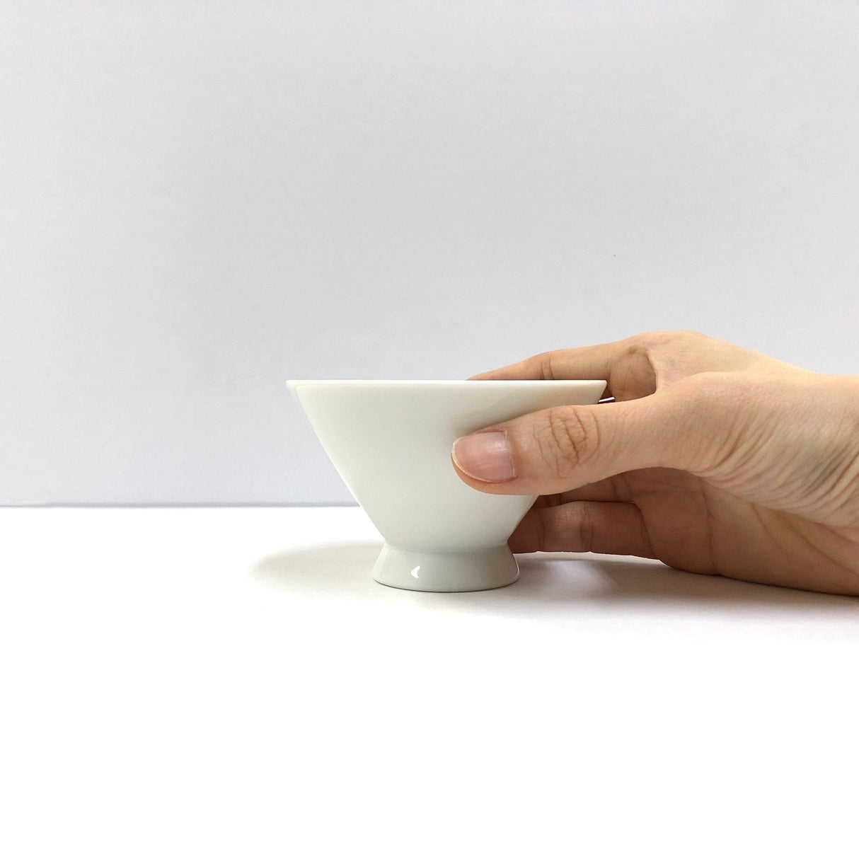 Yamatane: Tea Professional's White Porcelain Tea Cup - Asagao - tokinari.live