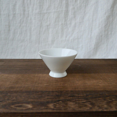 Yamatane: Tea Professional's White Porcelain Tea Cup - Asagao - tokinari.live